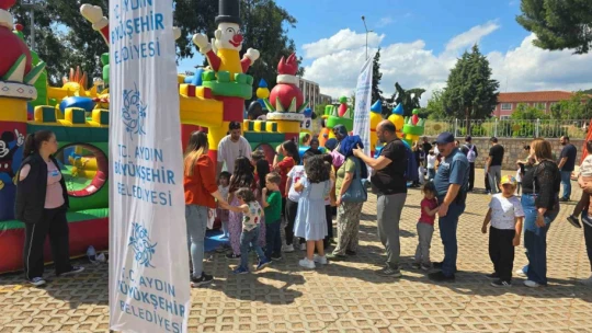 Aydın'da 23 Nisan coşkusu Tekstil Park'ta yaşanıyor