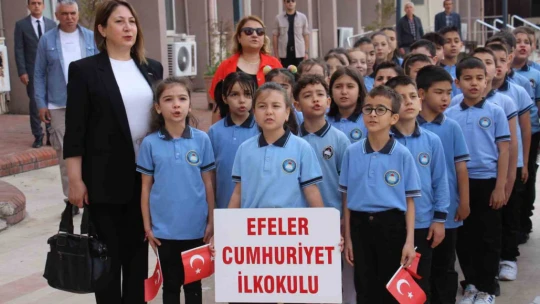 Aydın'da 23 Nisan kutlamaları çelenk töreni ile başladı
