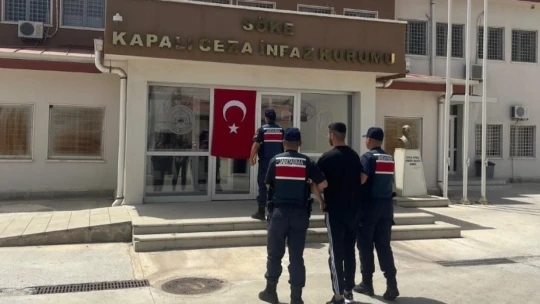 Aydın'da 32 aranan şahıs jandarmadan kaçamadı