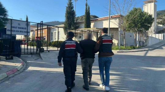 Aydın'da 45 aranan şahıs JASAT'tan kaçamadı