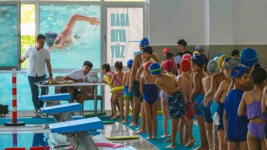 Aydın'da 500 kişi yüzme sertifikasını aldı