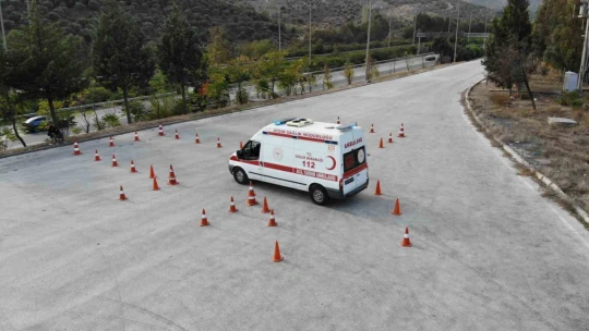 Aydın'da acil sağlık personelleri acil sürüş teknikleri ile donanıyor