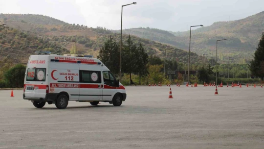 Aydın'da acil sağlık personelleri acil sürüş teknikleri ile donanıyor