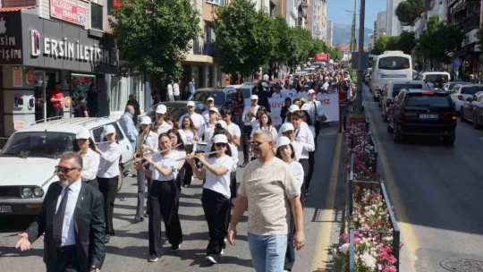 Aydın'da Aile Yılı kortej yürüyüşü yapıldı