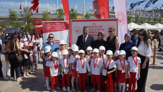 Aydın'da Aile Yılı kortej yürüyüşü yapıldı