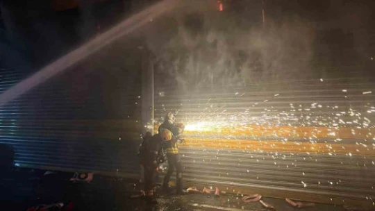 Aydın'da alevler geceyi aydınlattı: Oto yağcıda büyük maddi hasar meydana geldi