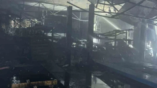 Aydın'da alevler geceyi aydınlattı: Oto yağcıda büyük maddi hasar meydana geldi