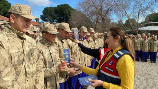 Aydın'da askerler, 'Kadına karşı şiddet' konusunda bilgilendirildi