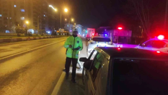 Aydın'da Bölge Trafik Müdürlüğü ekipleri gece boyunca mesai yaptı