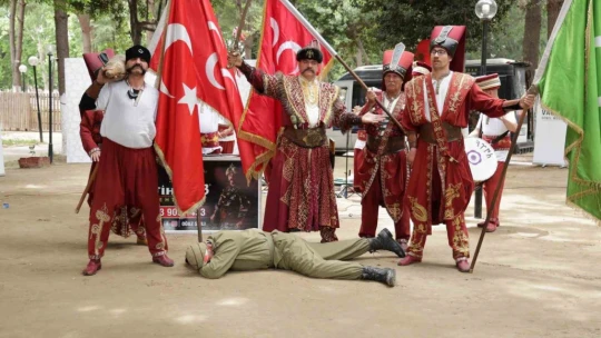 Aydın'da burs alan çocuklara şenlikli sürpriz