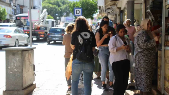 Aydın'da çarşı pazar yoğunluğu