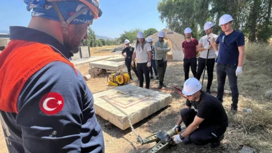 Aydın'da çevik kuvvet personeline deprem arama kurtarma eğitimi verildi