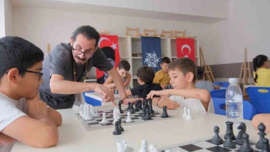 Aydın'da çocuklar satrançla düşünmeyi öğreniyor