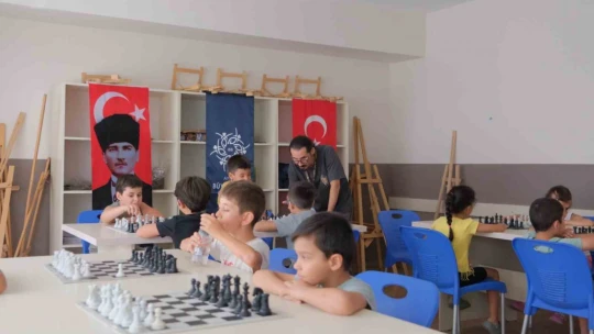 Aydın'da çocuklar satrançla düşünmeyi öğreniyor