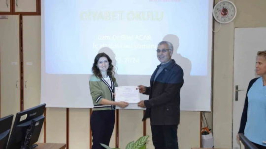 Aydın'da diyabet hastaları bilgileniyor, Diyabet Okulu mezunlarını verdi
