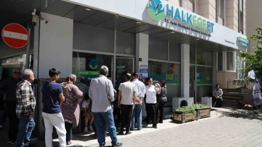 Aydın'da emeklinin yüzünü 'Emekli Kart' güldürüyor