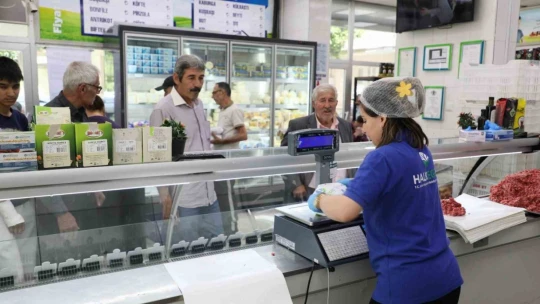Aydın'da emeklinin yüzünü 'Emekli Kart' güldürüyor