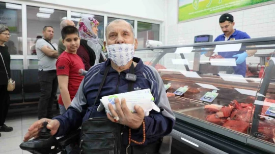 Aydın'da emeklinin yüzünü 'Emekli Kart' güldürüyor