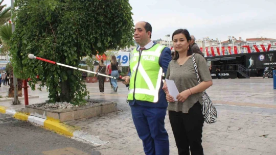 Aydın'da görme engelliler 'geçiş üstünlüğüne' dikkat çekti