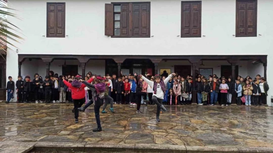 Aydın'da ilkokul öğrencileri, Sosyal Bilgiler dersini tarihle buluşturdu
