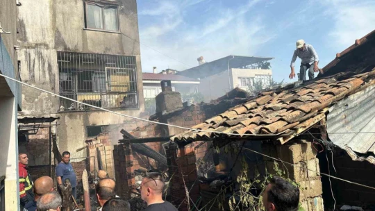 Aydın'da itfaiye ekipleri yangından yangına koştu