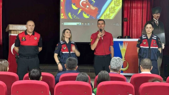 Aydın'da jandarma ekipleri ilkokul öğrencileriyle buluştu