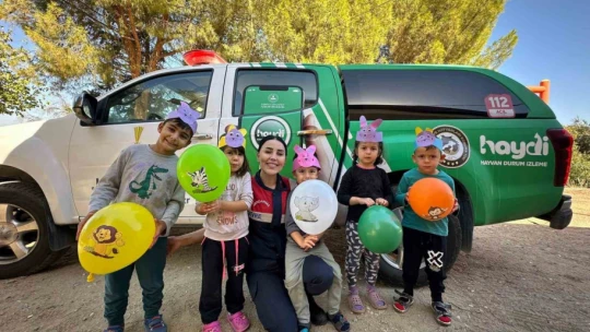 Aydın'da jandarma ekipleri miniklere hayvan sevgisi aşıladı