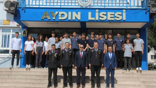 Aydın'da jandarma ekipleri öğrencilerle buluştu