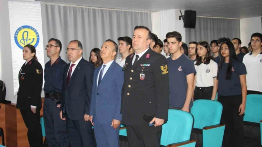 Aydın'da jandarma ekipleri öğrencilerle buluştu
