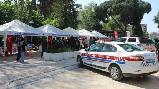 Aydın'da jandarma ekipleri öğrencilerle buluştu