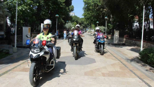 Aydın'da jandarma ekipleri öğrencilerle buluştu