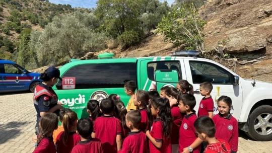 Aydın'da jandarma ekipleri öğrencileri bilgilendirdi