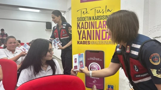Aydın'da jandarma ekipleri öğrencileri bilgilendirdi