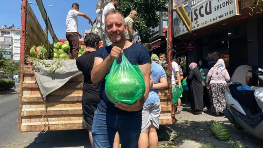 Aydın'da karpuz hayrına vatandaşlar yoğun ilgi gösterdi