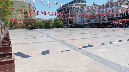 Aydın'da kavurucu sıcaklar sokakları boşalttı
