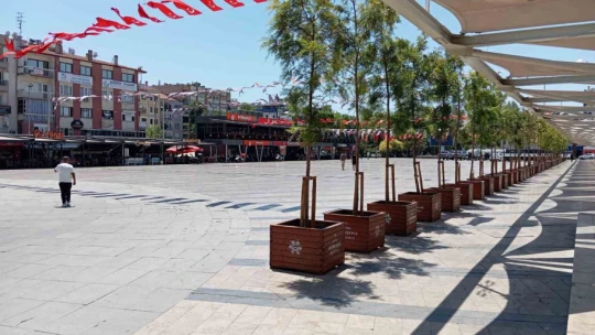 Aydın'da kavurucu sıcaklar sokakları boşalttı