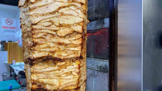 Aydın'da kavurucu sıcakta döner ustalarının zorlu mesaisi