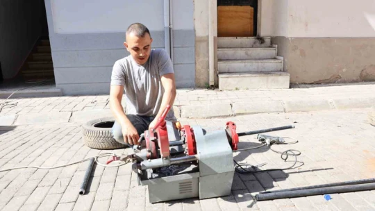 Aydın'da kış yaklaştı, doğalgaz tesisatçıları zamanla yarışmaya başladı