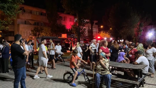 Aydın'da korkutan yangın: Mahsur kalan kadın demir parmaklıkları kesilerek kurtarıldı