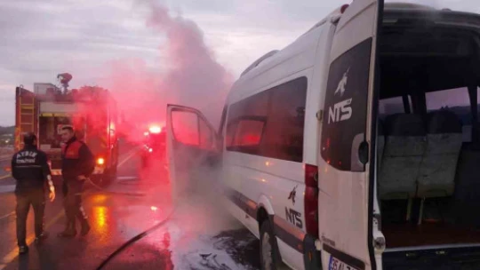 Aydın'da minibüs alevlere teslim oldu
