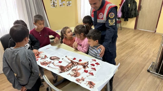 Aydın'da minik kalplere hayvan sevgisi aşılanıyor