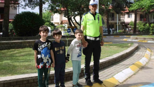 Aydın'da minikler direksiyon başına geçti