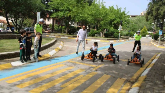 Aydın'da minikler direksiyon başına geçti