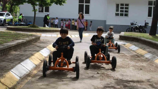 Aydın'da minikler direksiyon başına geçti
