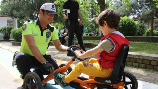 Aydın'da minikler direksiyon başına geçti
