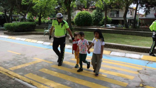 Aydın'da minikler direksiyon başına geçti