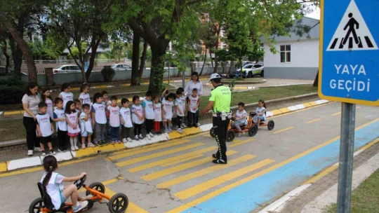 Aydın'da minikler direksiyon başına geçti