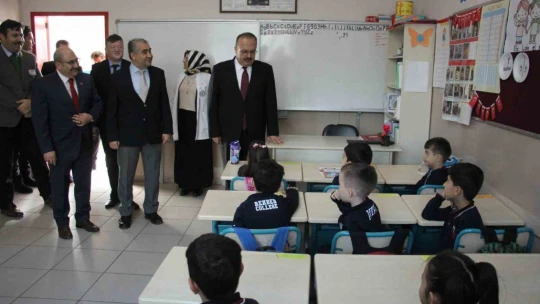 Aydın'da öğrenciler mehteran gösterisi eşliğinde karne aldı
