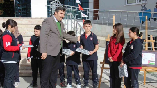 Aydın'da öğrenciler mehteran gösterisi eşliğinde karne aldı