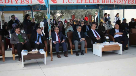 Aydın'da öğrenciler mehteran gösterisi eşliğinde karne aldı